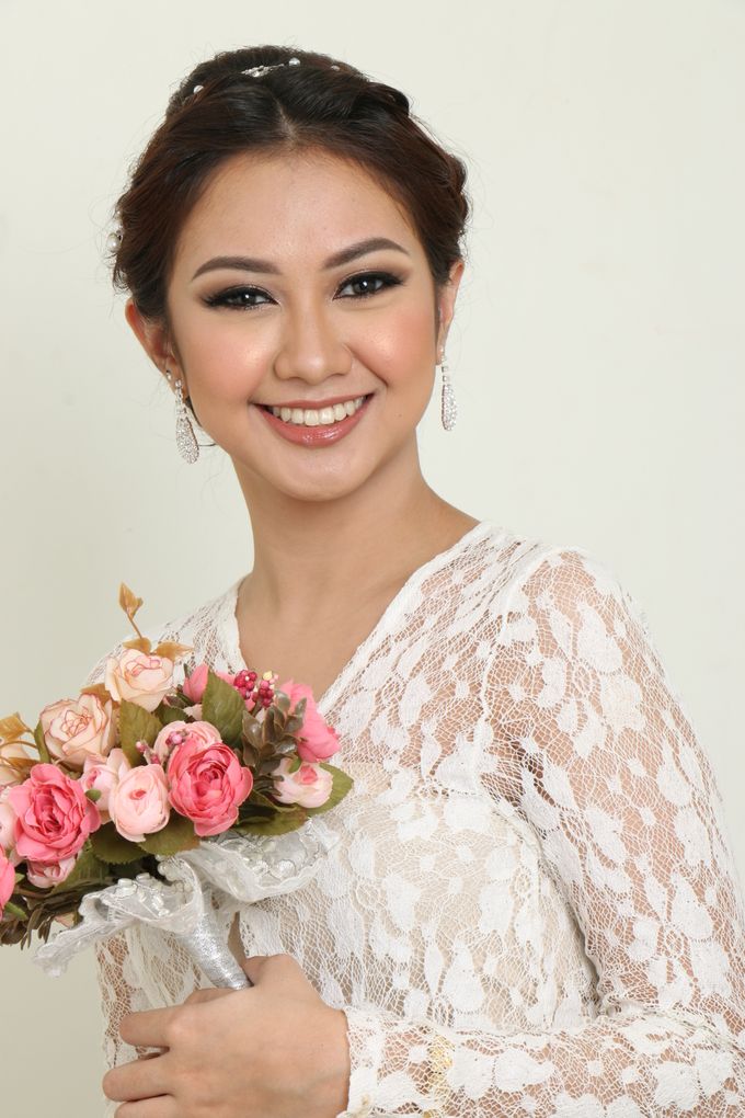 romantic wedding makeup by kintan yulita - 002