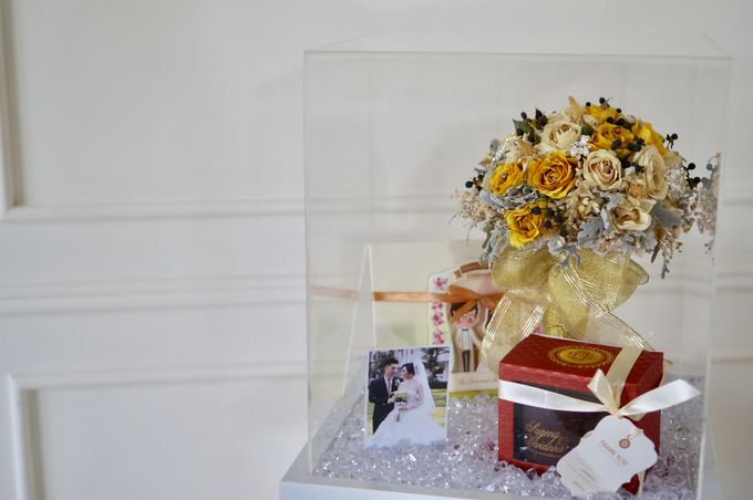 4D sunny wedding bouquet by CONSERVÉ FLOWER PRESERVATION - 002 4D sunny wedding bouquet by CONSERVÉ FLOWER PRESERVATION - 002
