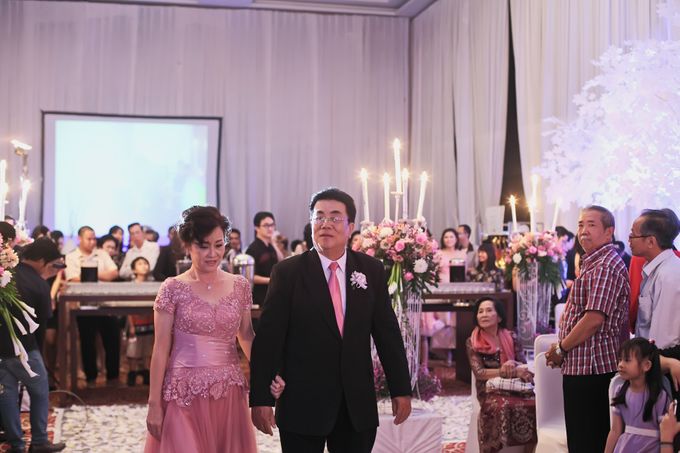 Wedding Reception Of Andre Herlina By Light Enterprise Bridestory Com Daftar koleksi lagu lilin herlina lengkap mp3 download lawas dan terbaru gratis full album dengan sehingga jarang juga yang download lagu koleksi lilin herlina. wedding reception of andre herlina by