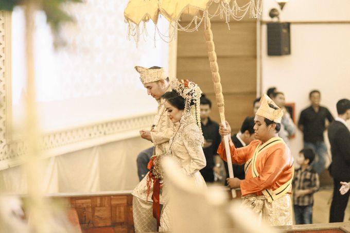 Melayu Deli & Java Wedding of Dhina & Edief at Bea Cukai by LARVA VISUAL - 010 Melayu Deli & Java Wedding of Dhina & Edief at Bea Cukai by LARVA VISUAL - 010