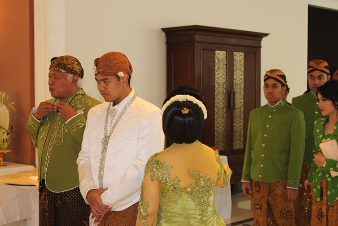 IJAB QOBUL CEREMONY AT BALLROOM RUMAH LUWIH - ARETA AND ARGA WEDDING by Corilux Art Decoration Florist - 003