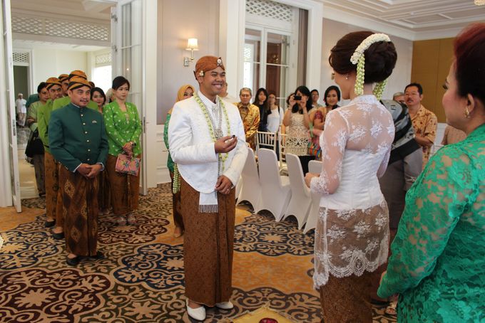 IJAB QOBUL CEREMONY AT BALLROOM RUMAH LUWIH - ARETA AND ARGA WEDDING by Corilux Art Decoration Florist - 011