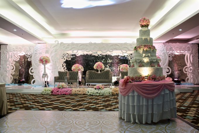 Warsito & Pauline by Line Roses Florist & Choco - 006