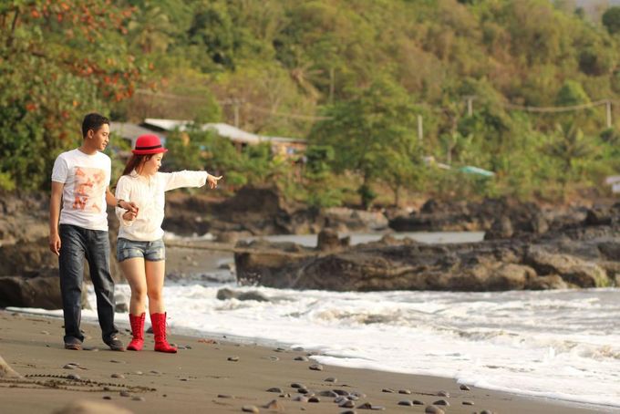 Beach, Flowers, Gardens, Love.. by Foto Wedding Bandung - 004