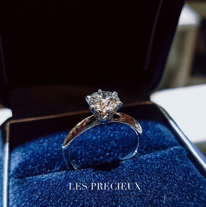 Solitaire Diamond Engagement Rings by LES PRECIEUX - 002 Solitaire Diamond Engagement Rings by LES PRECIEUX - 002