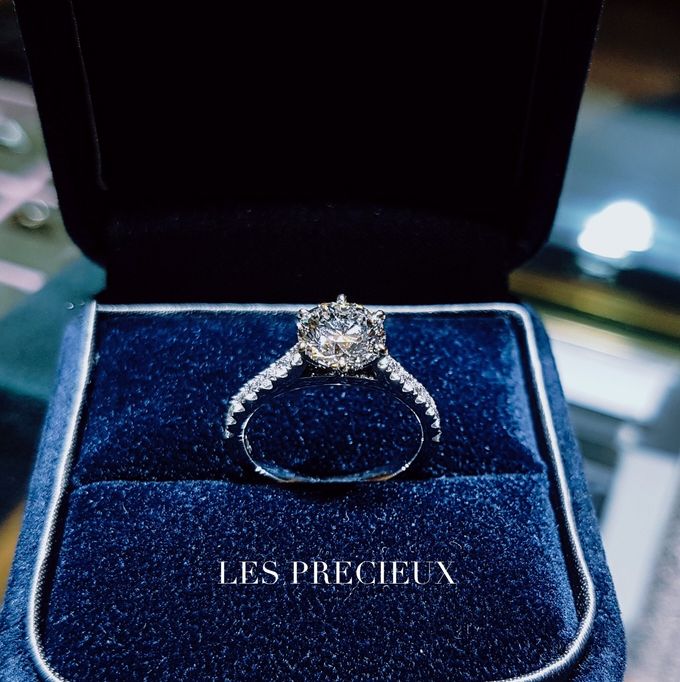 Solitaire Diamond Engagement Rings by LES PRECIEUX - 004 Solitaire Diamond Engagement Rings by LES PRECIEUX - 004