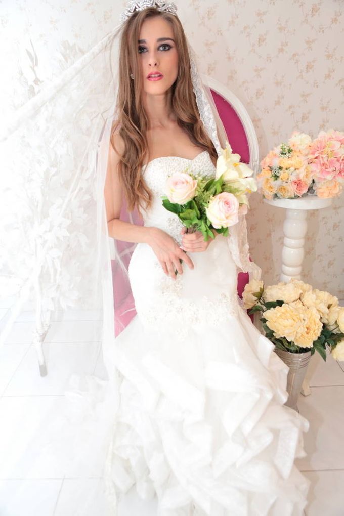 photoshoot wedding gown by KYRIA WEDDING - 001 photoshoot wedding gown by KYRIA WEDDING - 001