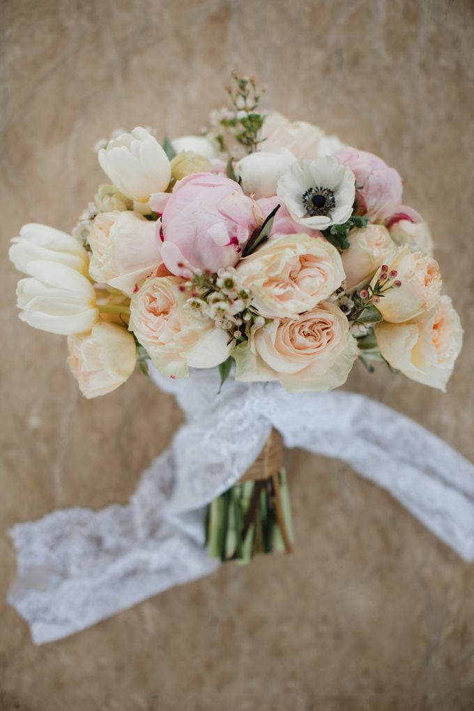 Simple and Modern Rococo style wedding at the Island of Gods by Priscilla Myrna - 001 Simple and Modern Rococo style wedding at the Island of Gods by Priscilla Myrna - 001