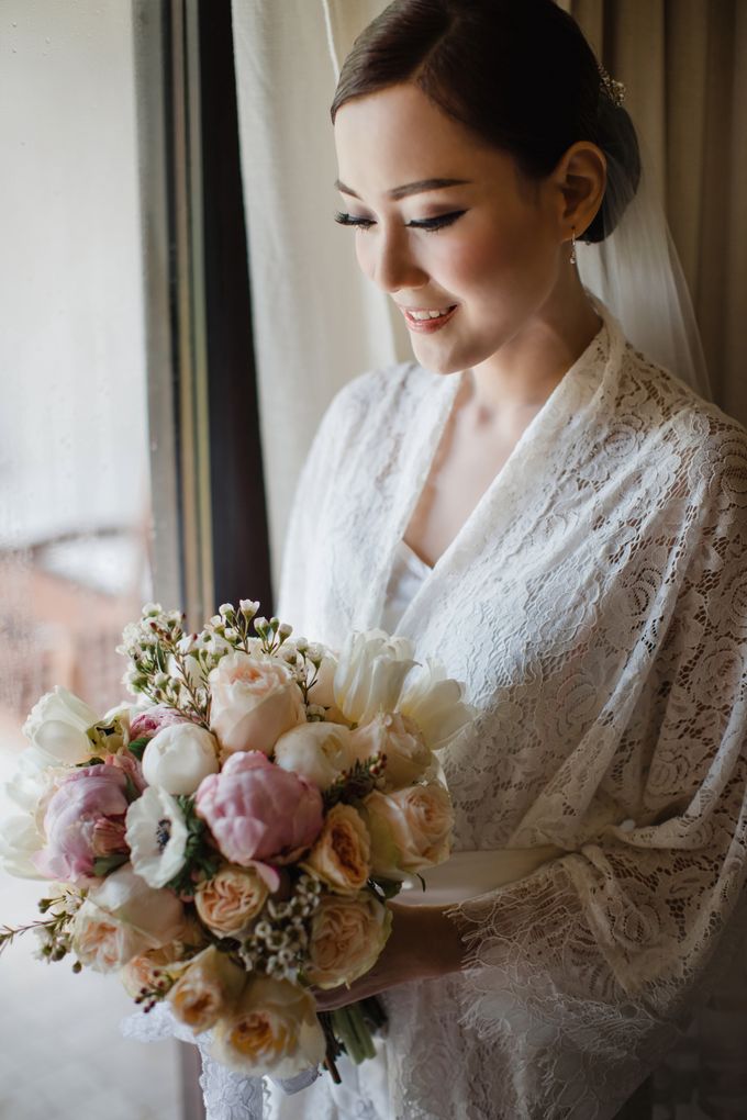 Simple and Modern Rococo style wedding at the Island of Gods by Priscilla Myrna - 002 Simple and Modern Rococo style wedding at the Island of Gods by Priscilla Myrna - 002