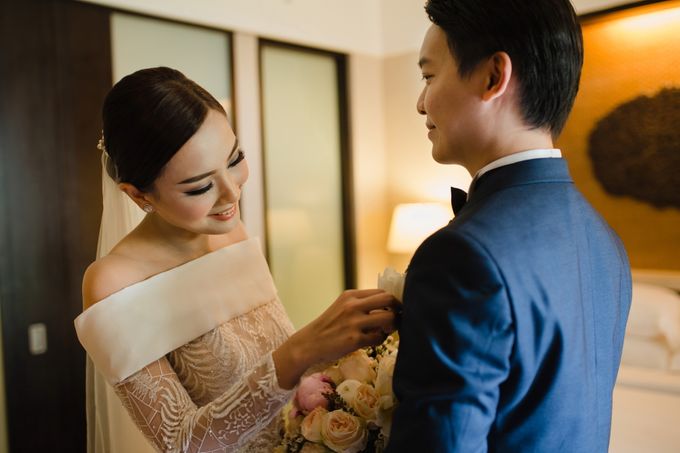 Simple and Modern Rococo style wedding at the Island of Gods by Maxtu Photography - 014 Simple and Modern Rococo style wedding at the Island of Gods by Maxtu Photography - 014
