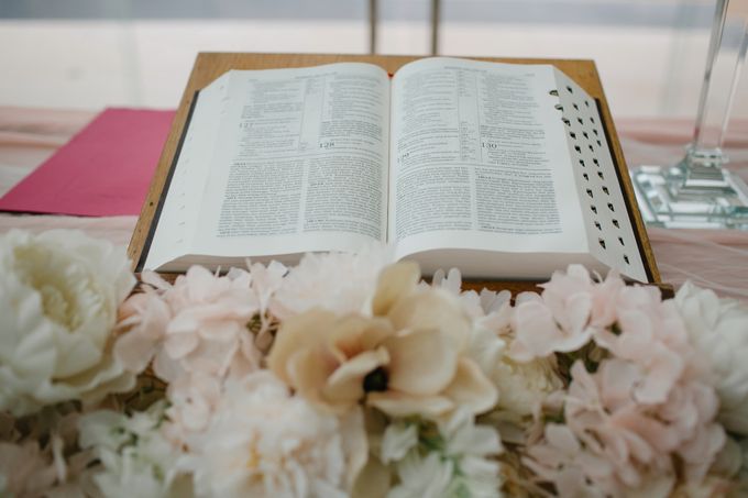 Simple and Modern Rococo style wedding at the Island of Gods by Maxtu Photography - 018 Simple and Modern Rococo style wedding at the Island of Gods by Maxtu Photography - 018