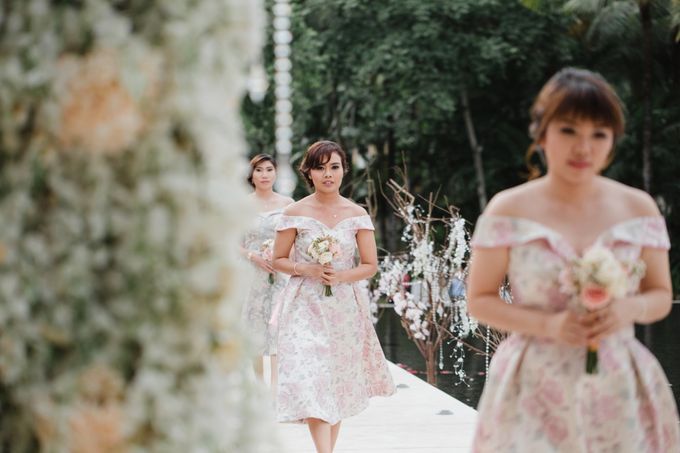 Simple and Modern Rococo style wedding at the Island of Gods by Priscilla Myrna - 021 Simple and Modern Rococo style wedding at the Island of Gods by Priscilla Myrna - 021