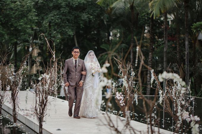 Simple and Modern Rococo style wedding at the Island of Gods by Priscilla Myrna - 023 Simple and Modern Rococo style wedding at the Island of Gods by Priscilla Myrna - 023