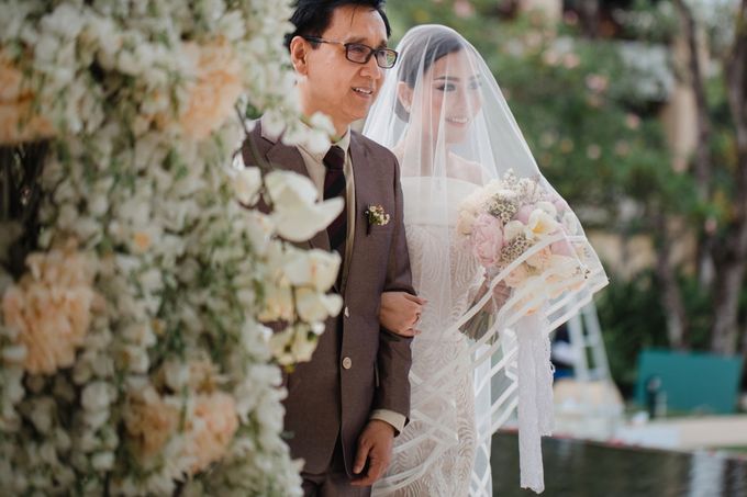 Simple and Modern Rococo style wedding at the Island of Gods by Maxtu Photography - 024 Simple and Modern Rococo style wedding at the Island of Gods by Maxtu Photography - 024