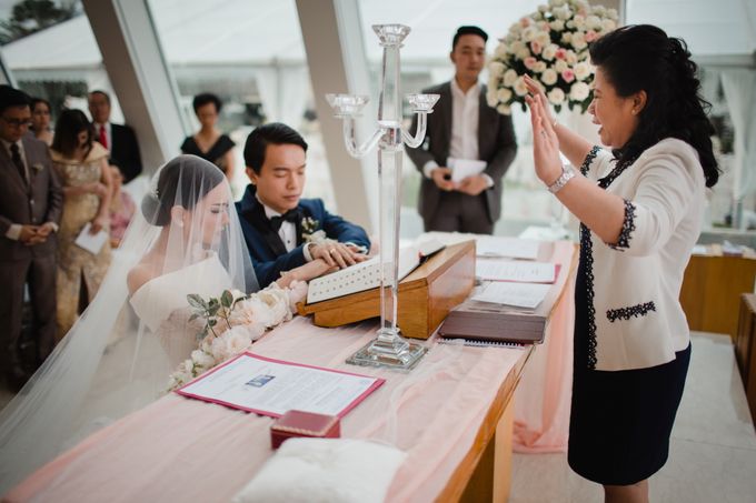 Simple and Modern Rococo style wedding at the Island of Gods by Maxtu Photography - 030 Simple and Modern Rococo style wedding at the Island of Gods by Maxtu Photography - 030