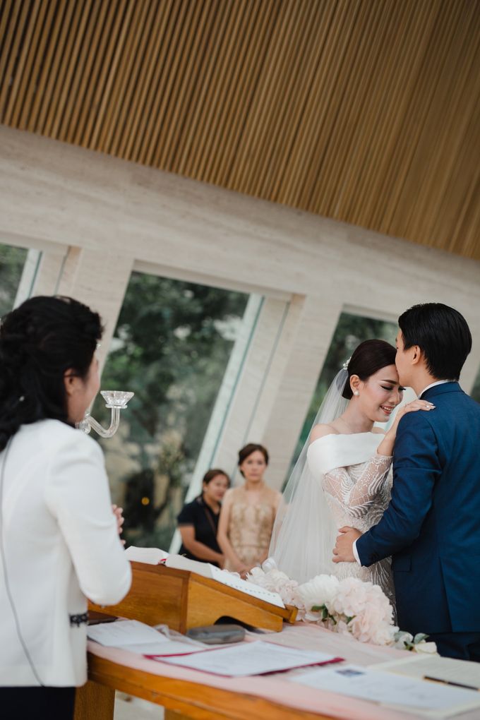 Simple and Modern Rococo style wedding at the Island of Gods by Priscilla Myrna - 033 Simple and Modern Rococo style wedding at the Island of Gods by Priscilla Myrna - 033