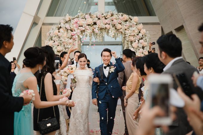 Simple and Modern Rococo style wedding at the Island of Gods by Maxtu Photography - 037 Simple and Modern Rococo style wedding at the Island of Gods by Maxtu Photography - 037