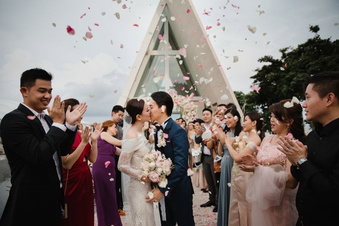 Simple and Modern Rococo style wedding at the Island of Gods by Maxtu Photography - 038 Simple and Modern Rococo style wedding at the Island of Gods by Maxtu Photography - 038
