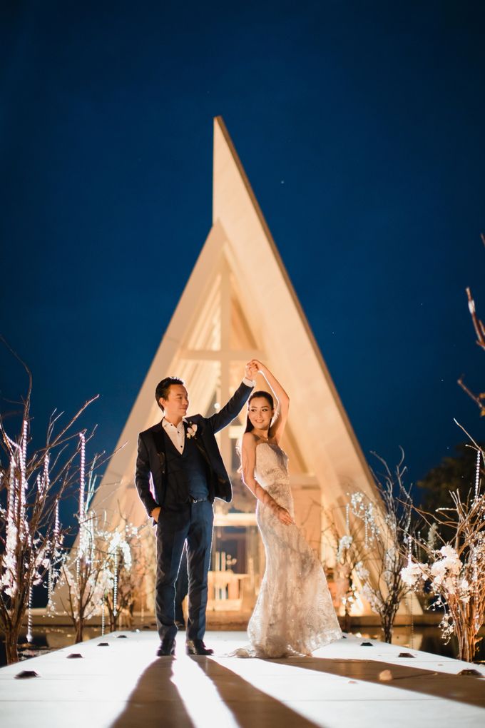 Simple and Modern Rococo style wedding at the Island of Gods by Maxtu Photography - 044 Simple and Modern Rococo style wedding at the Island of Gods by Maxtu Photography - 044