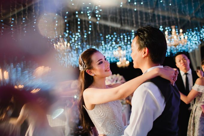 Simple and Modern Rococo style wedding at the Island of Gods by Maxtu Photography - 049 Simple and Modern Rococo style wedding at the Island of Gods by Maxtu Photography - 049