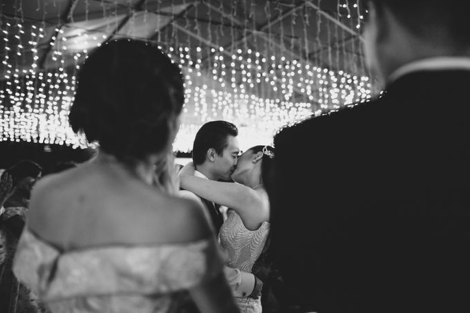 Simple and Modern Rococo style wedding at the Island of Gods by Priscilla Myrna - 045 Simple and Modern Rococo style wedding at the Island of Gods by Priscilla Myrna - 045