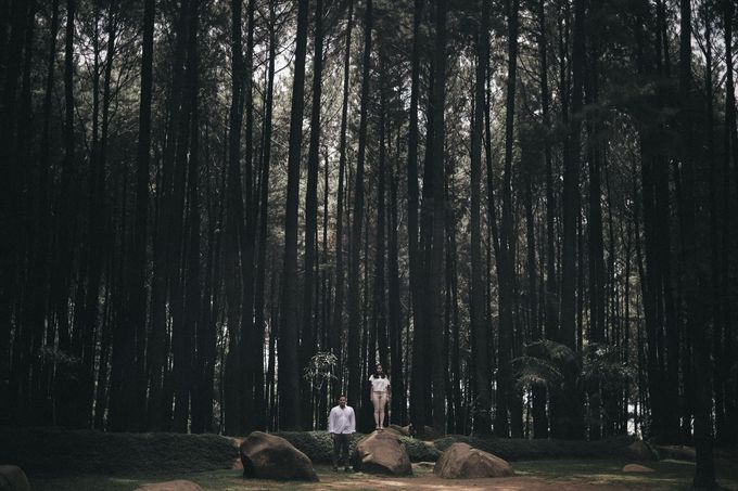 Selvy & Hanito Prewedding Shoot by Kenang Design - 001