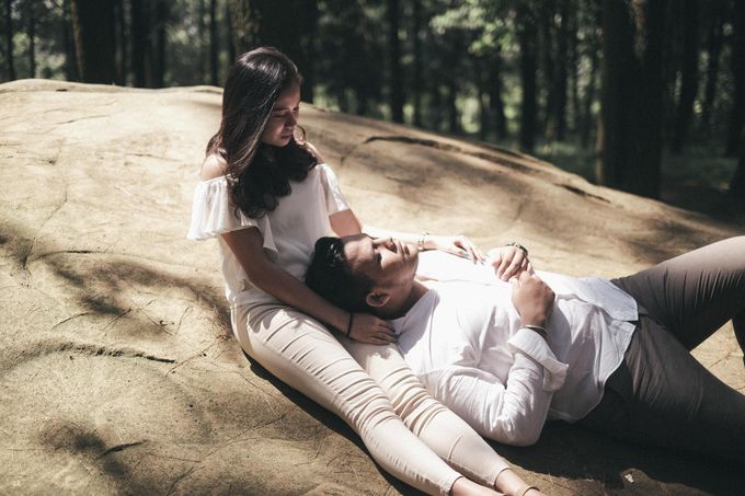 Selvy & Hanito Prewedding Shoot by Kenang Design - 006 Selvy & Hanito Prewedding Shoot by Kenang Design - 006