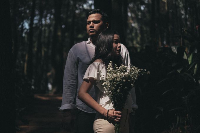 Selvy & Hanito Prewedding Shoot by Kenang Design - 021 Selvy & Hanito Prewedding Shoot by Kenang Design - 021