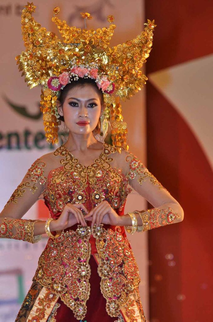 SURABAYA FASHION - THE SQUARE BALLROOM - SURABAYA by Venza Kebaya & Wedding Service - 005