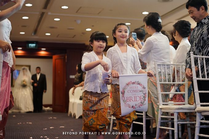 LUCKY & BRENDA by Ovan Putri Bridal and Makeup - 030 LUCKY & BRENDA by Ovan Putri Bridal and Makeup - 030