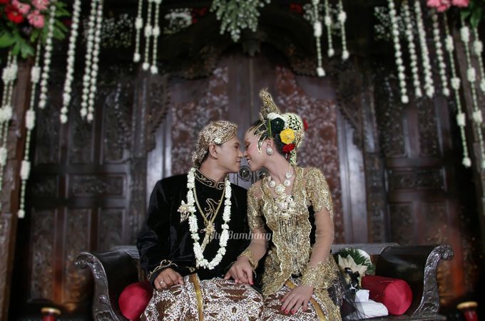 Pengantin Hijab - Bridal - Paes Tradisional by Rumah Rias Itut Bambang - 018 Pengantin Hijab - Bridal - Paes Tradisional by Rumah Rias Itut Bambang - 018
