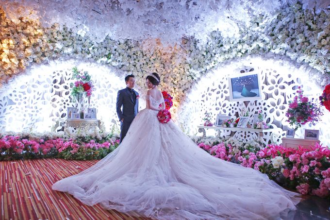 Noviani & Adhi Wedding at The Ballroom - Winter Wonderland Theme by Hilton Bandung - 001 Noviani & Adhi Wedding at The Ballroom - Winter Wonderland Theme by Hilton Bandung - 001