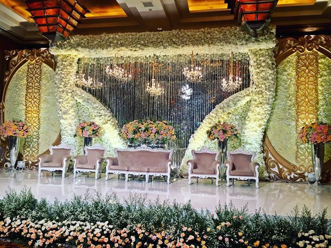 Hody & Lysia Wedding at Grand Ballroom by She La Vie Organizer & Decoration - 003 Hody & Lysia Wedding at Grand Ballroom by She La Vie Organizer & Decoration - 003