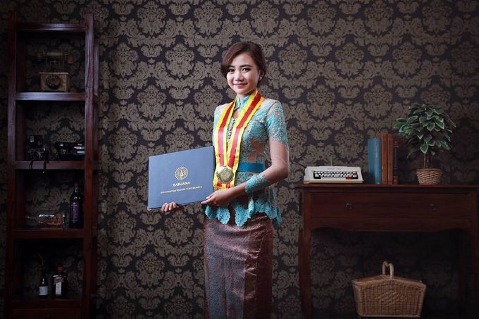 Make Up Wisuda Jogja | MUA Wisuda Jogja by Rumah Rias Itut Bambang - 008 Make Up Wisuda Jogja | MUA Wisuda Jogja by Rumah Rias Itut Bambang - 008