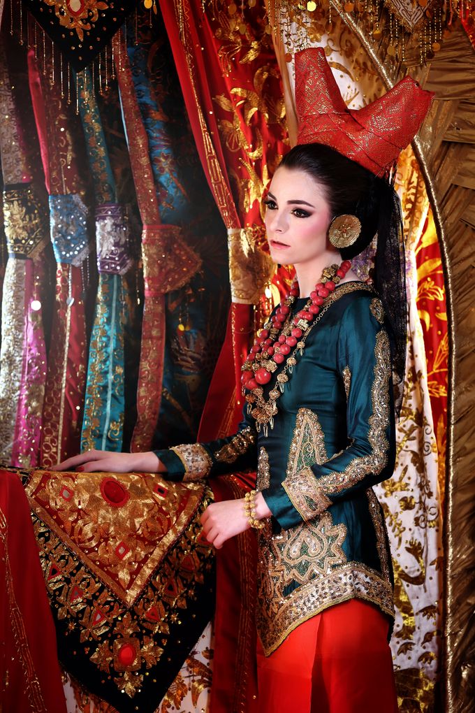 Minang Bride - Garuda Indonesia Inflight Magazines Spread by DES ISKANDAR - 005 Minang Bride - Garuda Indonesia Inflight Magazines Spread by DES ISKANDAR - 005