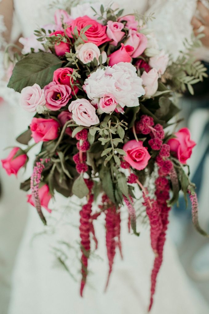 Romantic and luxurious wedding in Santorini by Stella & Moscha Weddings - 013 Romantic and luxurious wedding in Santorini by Stella & Moscha Weddings - 013