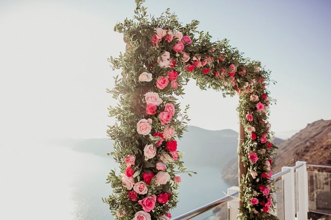 Romantic and luxurious wedding in Santorini by Stella & Moscha Weddings - 018 Romantic and luxurious wedding in Santorini by Stella & Moscha Weddings - 018