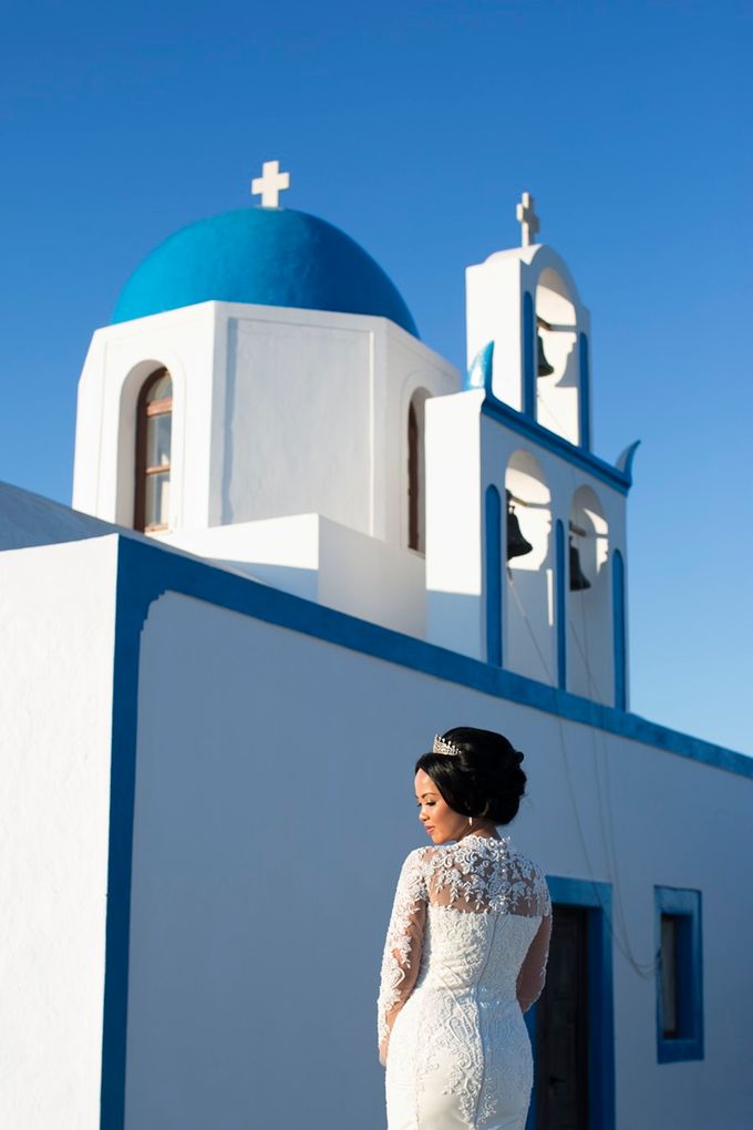 Romantic and luxurious wedding in Santorini by Stella & Moscha Weddings - 025 Romantic and luxurious wedding in Santorini by Stella & Moscha Weddings - 025