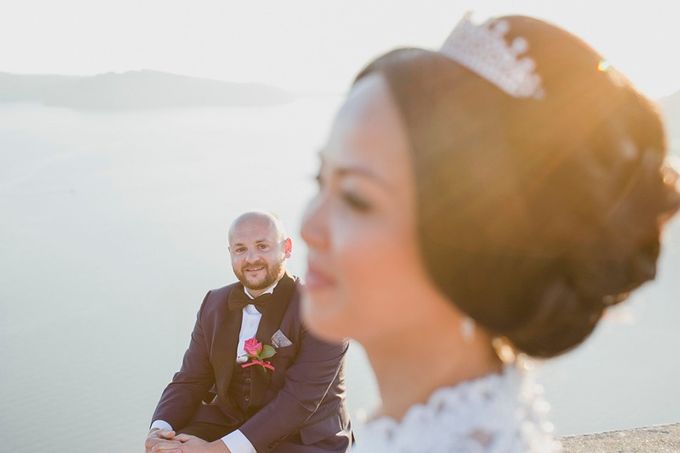 Romantic and luxurious wedding in Santorini by Stella & Moscha Weddings - 028 Romantic and luxurious wedding in Santorini by Stella & Moscha Weddings - 028