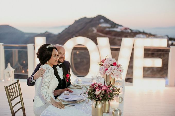 Romantic and luxurious wedding in Santorini by Stella & Moscha Weddings - 010 Romantic and luxurious wedding in Santorini by Stella & Moscha Weddings - 010