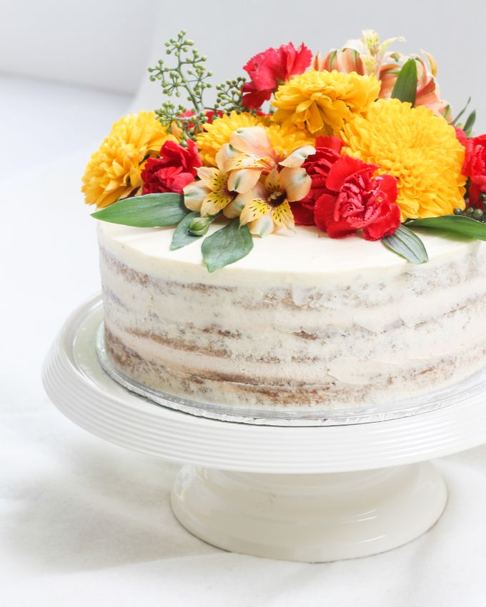Intimate Engagement Cake by Lareia Cake & Co. - 004 Intimate Engagement Cake by Lareia Cake & Co. - 004