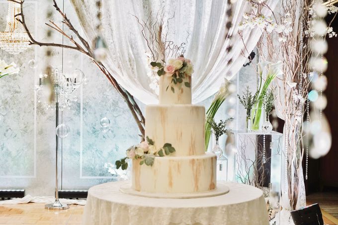 Rustic Elegant Wedding at Matt Ria by Gordon Blue Cake - 001