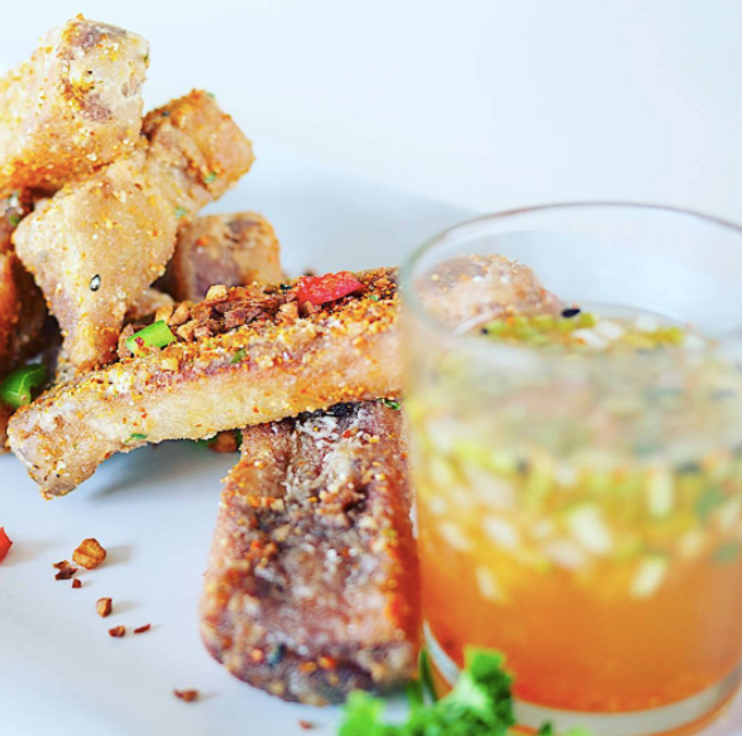 Worksheet food come from. Our food. Поднос для закусок к пиву. Торт в ресторане. Закуски к пиву на черном фоне.