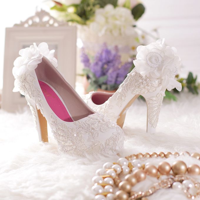 SLIGHT SEPATU PLATFORM POMPOM PUTIH by SLIGHTshop.com - 005 SLIGHT SEPATU PLATFORM POMPOM PUTIH by SLIGHTshop.com - 005