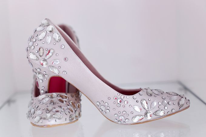 SLIGHT SEPATU POINTED RHINESTONES SILVER by SLIGHTshop.com - 004 SLIGHT SEPATU POINTED RHINESTONES SILVER by SLIGHTshop.com - 004