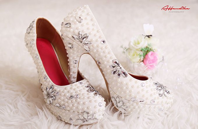 SLIGHT SEPATU LUKIS PLATFORM PEARLS PUTIH by SLIGHTshop.com - 002 SLIGHT SEPATU LUKIS PLATFORM PEARLS PUTIH by SLIGHTshop.com - 002
