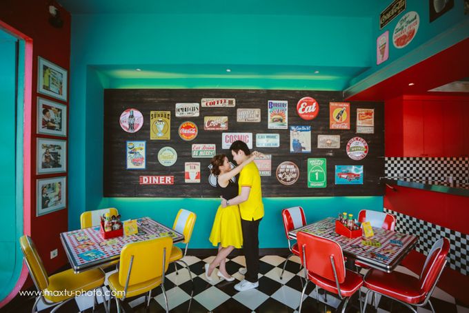 Cosmic Diner Bali | Retro Concept | PREWEDDING R & E by Maxtu Photography - 019 Cosmic Diner Bali | Retro Concept | PREWEDDING R & E by Maxtu Photography - 019