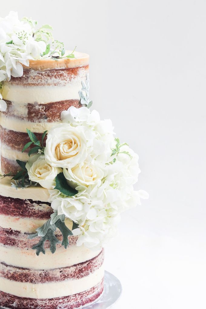 Intimate Wedding Cake by Lareia Cake & Co. - 002