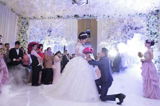 Noviani & Adhi Wedding at The Ballroom - Winter Wonderland Theme by Hilton Bandung - 007 Noviani & Adhi Wedding at The Ballroom - Winter Wonderland Theme by Hilton Bandung - 007