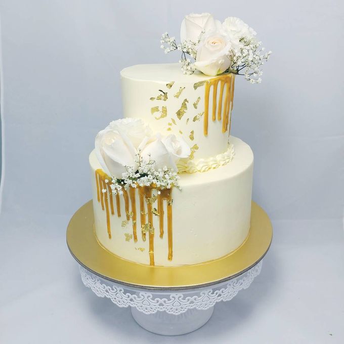 Floral Botanical Wedding Cake by Orange Maple Bakery - 002 Floral Botanical Wedding Cake by Orange Maple Bakery - 002